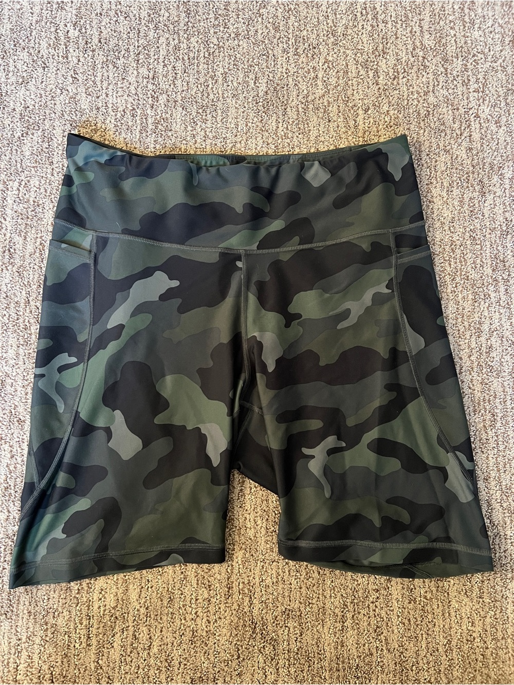 Camo Old Navy Biker shorts with Pockets XXL
